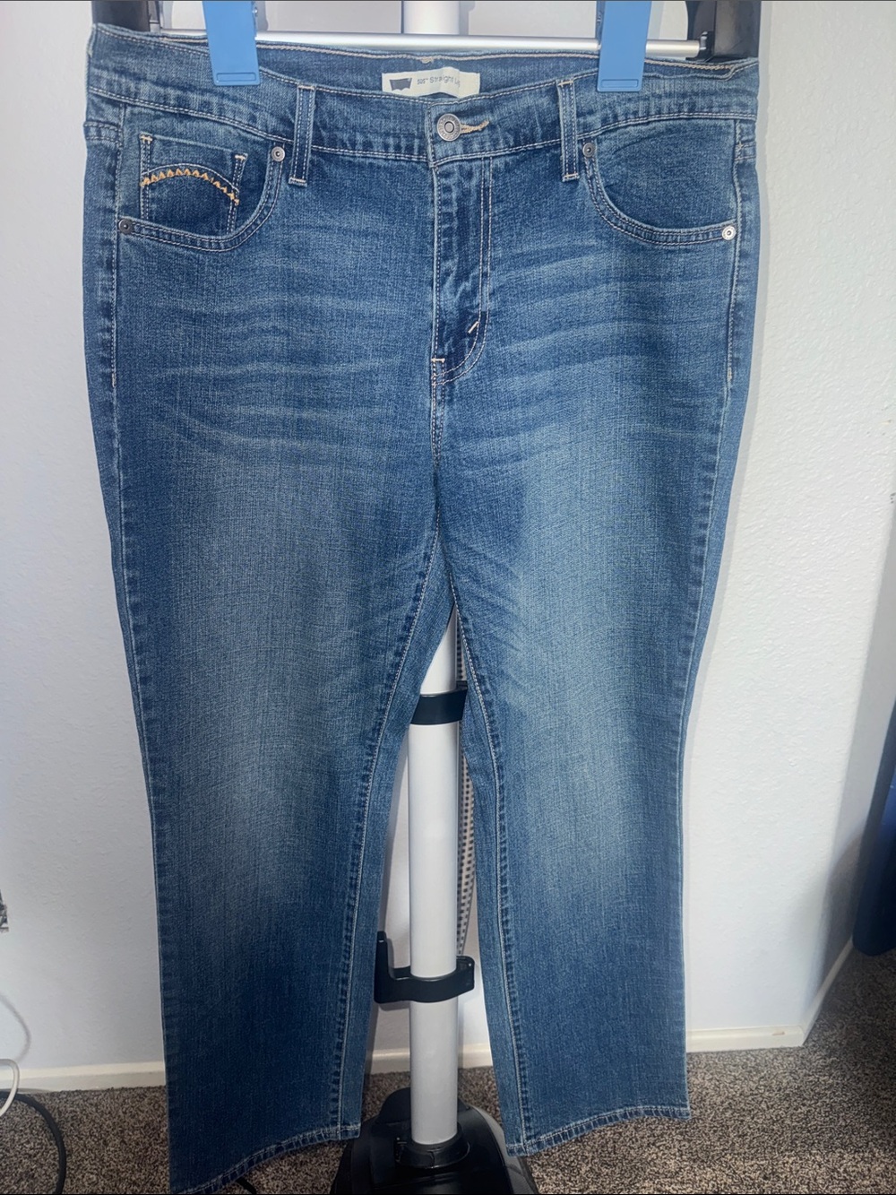 Classic Straight-Fit Women's Jeans in Medium Blue